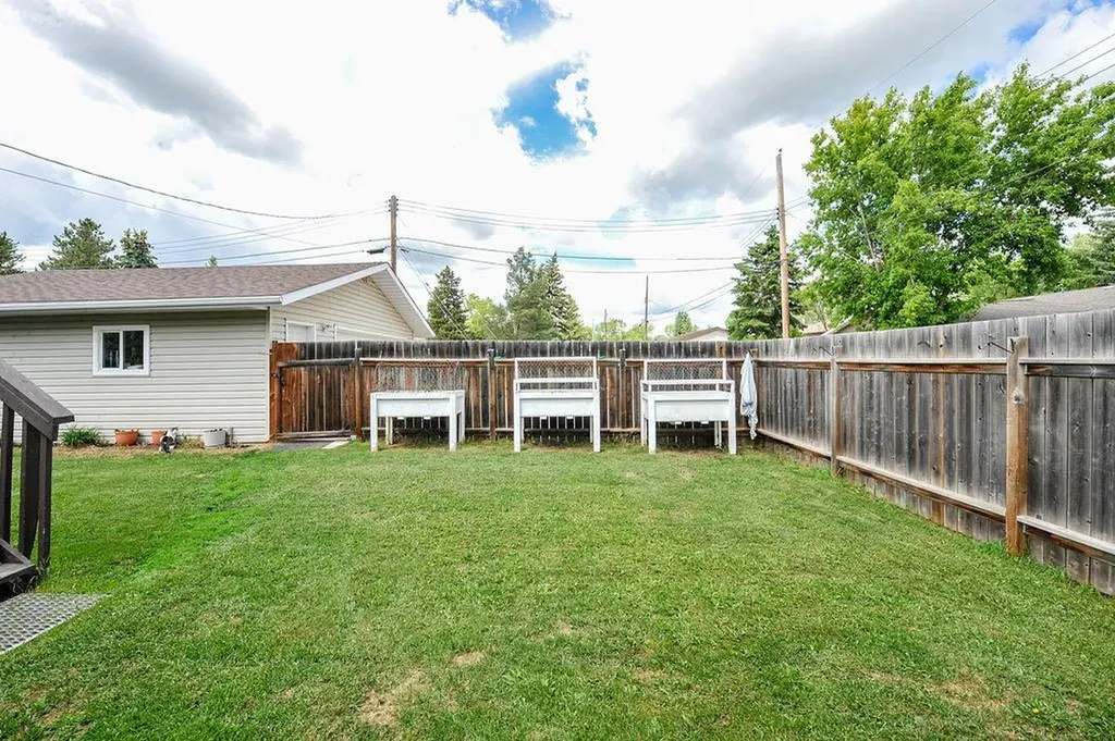 6606 44 Avenue Camrose AB T4V 2T9