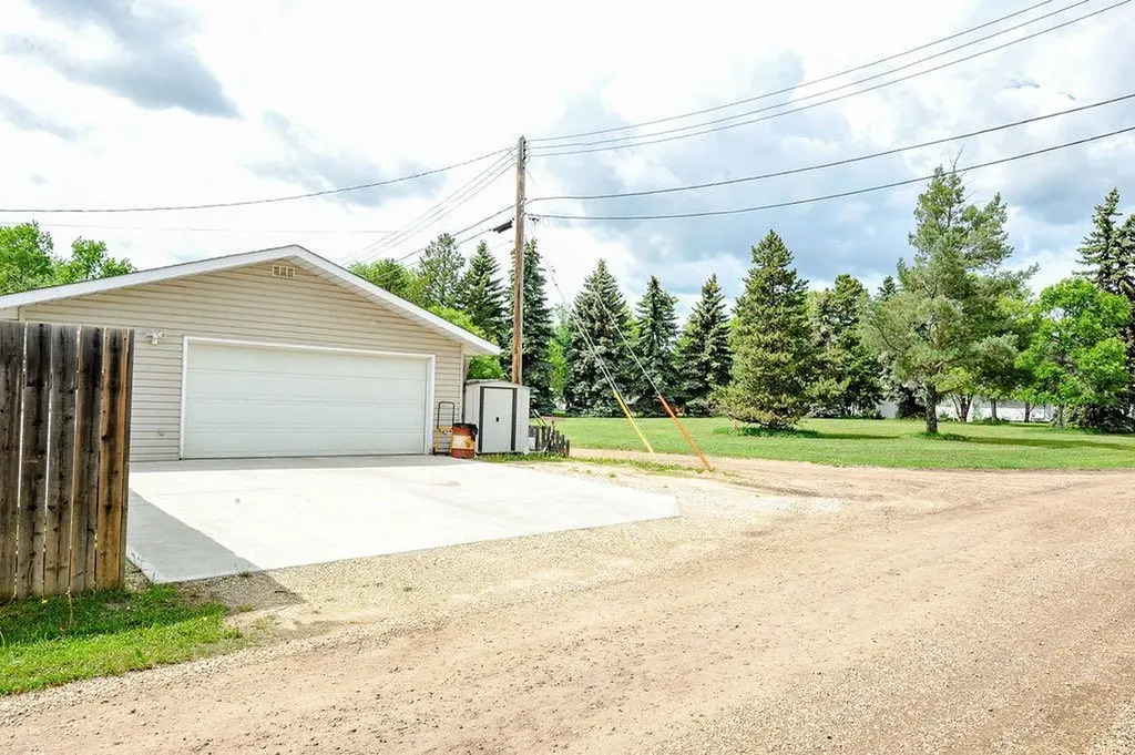 6606 44 Avenue Camrose AB T4V 2T9