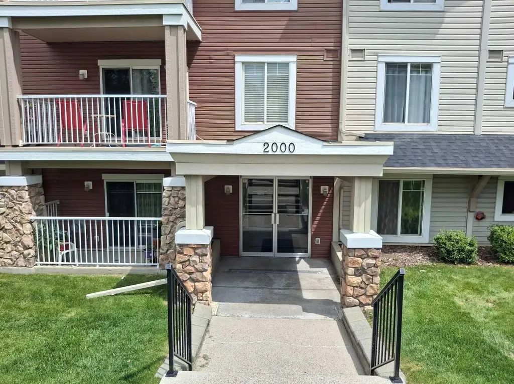 70 Panamount Drive NW Calgary AB T3K 5Z1