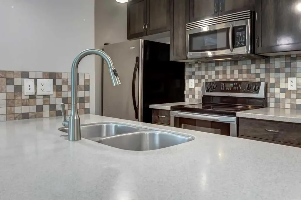 2 Hemlock Crescent SW Calgary AB T3C 2Z1