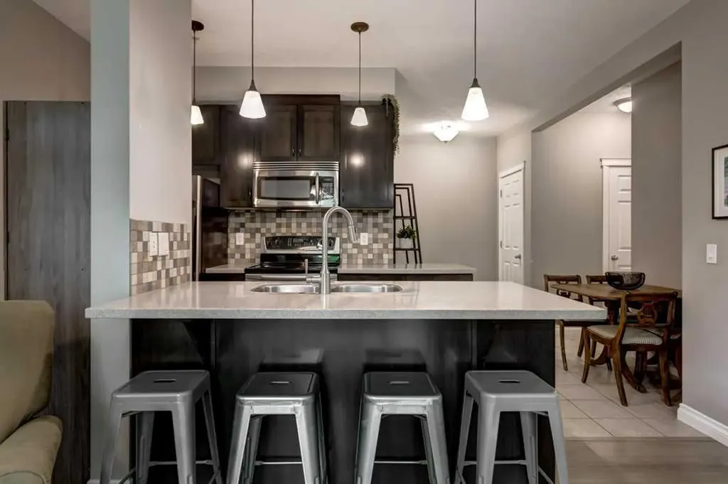 2 Hemlock Crescent SW Calgary AB T3C 2Z1