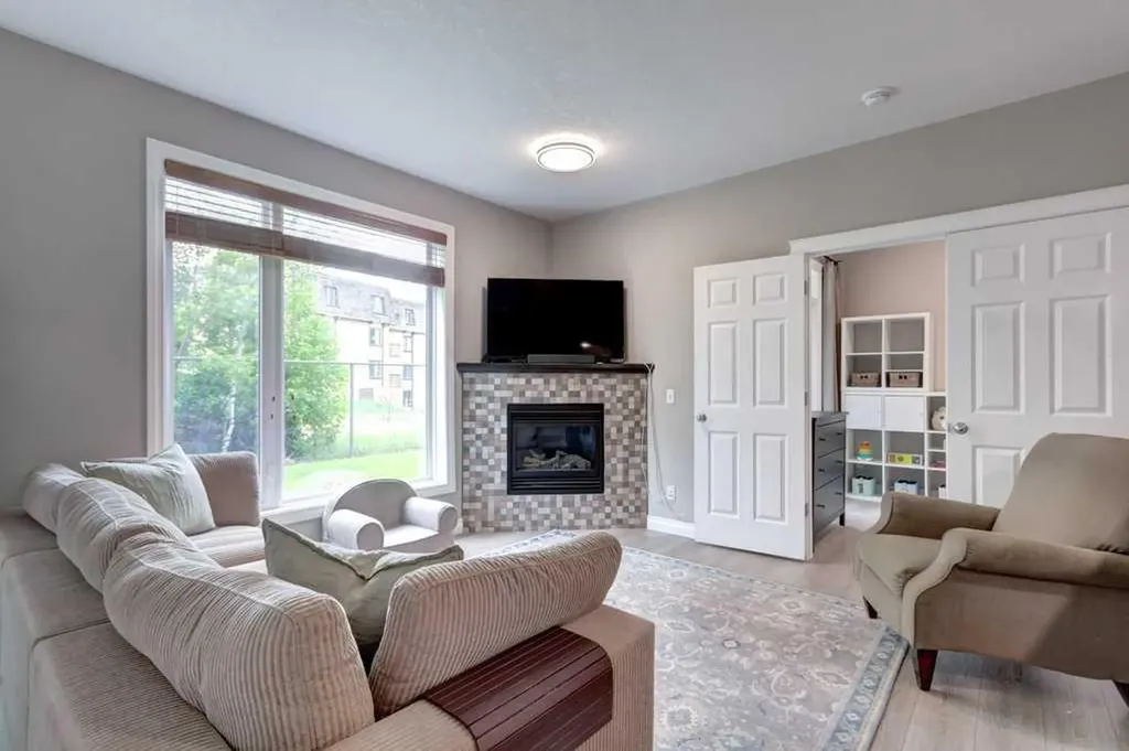 2 Hemlock Crescent SW Calgary AB T3C 2Z1