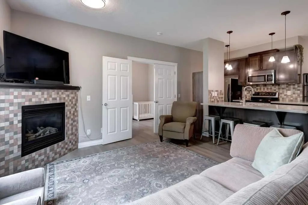 2 Hemlock Crescent SW Calgary AB T3C 2Z1