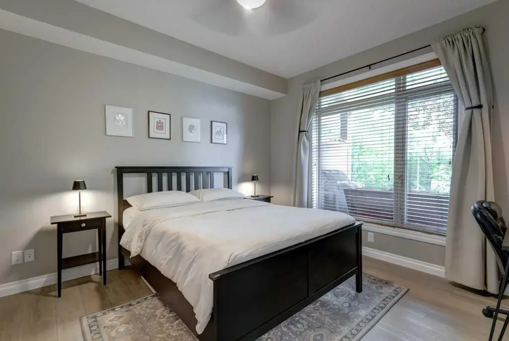 2 Hemlock Crescent SW Calgary AB T3C 2Z1