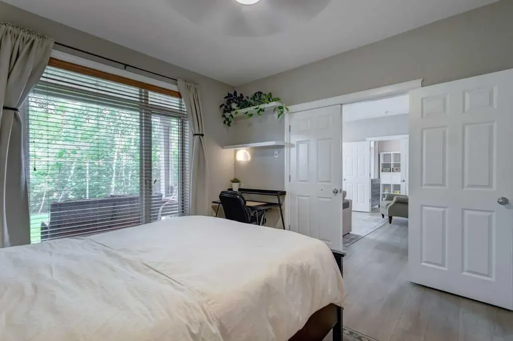2 Hemlock Crescent SW Calgary AB T3C 2Z1