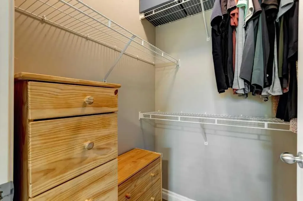 2 Hemlock Crescent SW Calgary AB T3C 2Z1