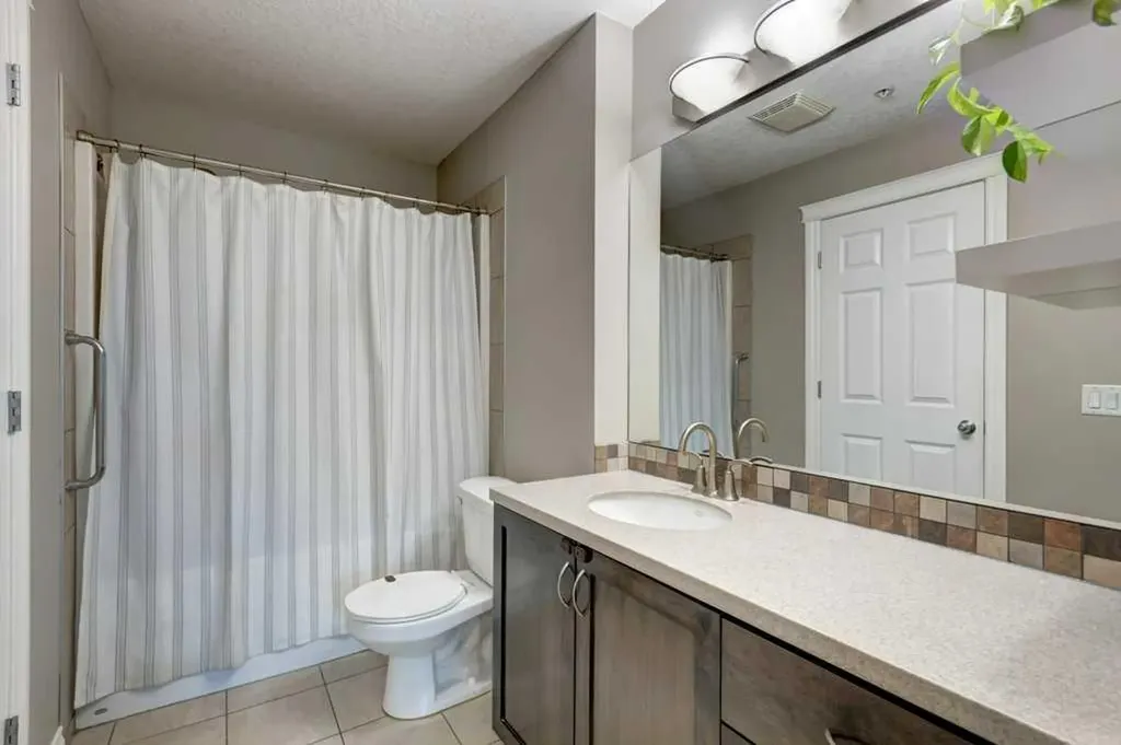 2 Hemlock Crescent SW Calgary AB T3C 2Z1