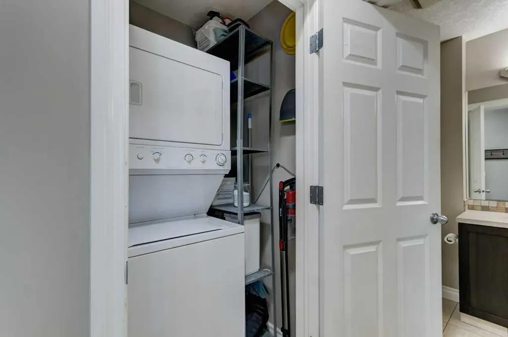 2 Hemlock Crescent SW Calgary AB T3C 2Z1