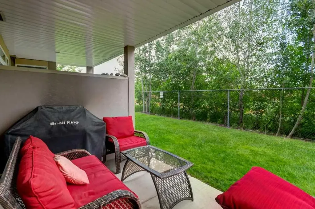 2 Hemlock Crescent SW Calgary AB T3C 2Z1