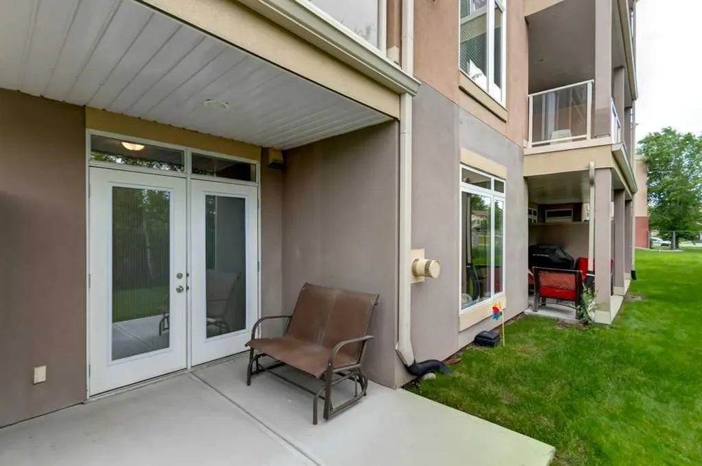2 Hemlock Crescent SW Calgary AB T3C 2Z1