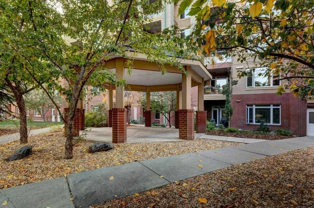 2 Hemlock Crescent SW Calgary AB T3C 2Z1