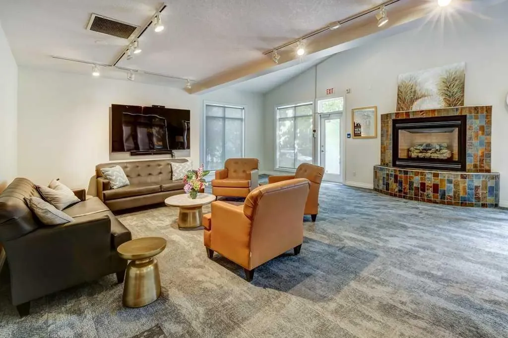 2 Hemlock Crescent SW Calgary AB T3C 2Z1