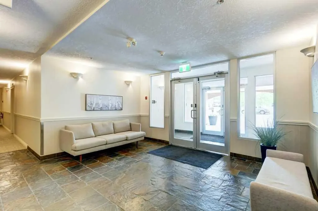 2 Hemlock Crescent SW Calgary AB T3C 2Z1