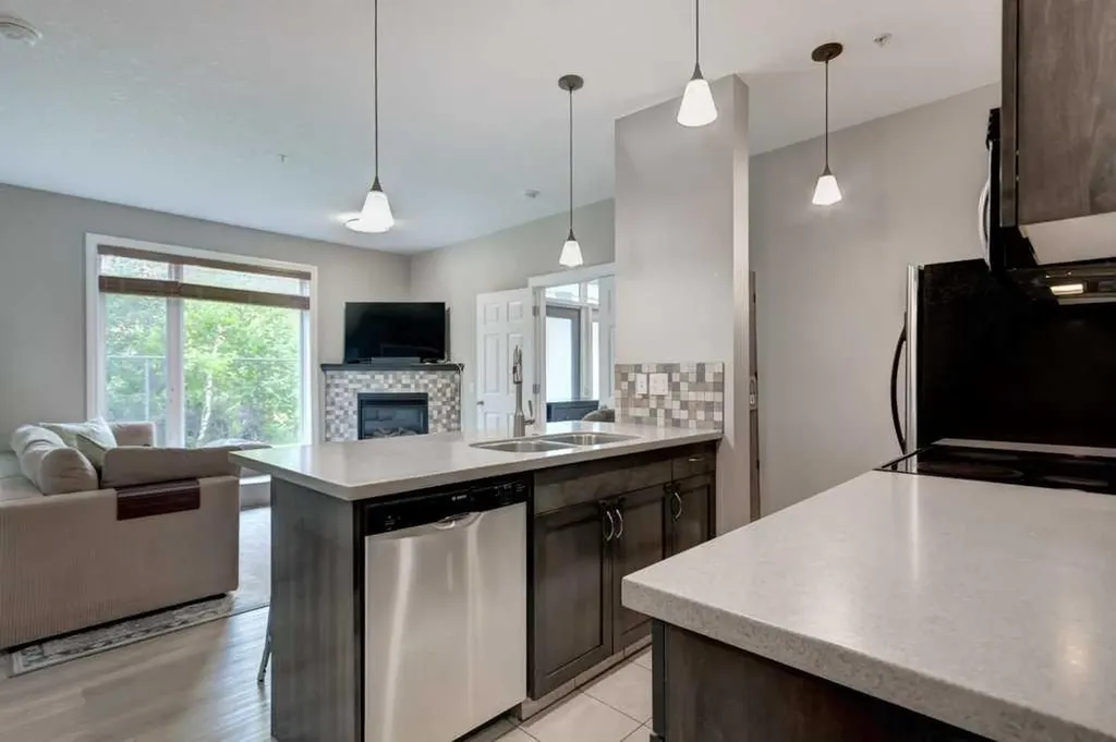 2 Hemlock Crescent SW Calgary AB T3C 2Z1