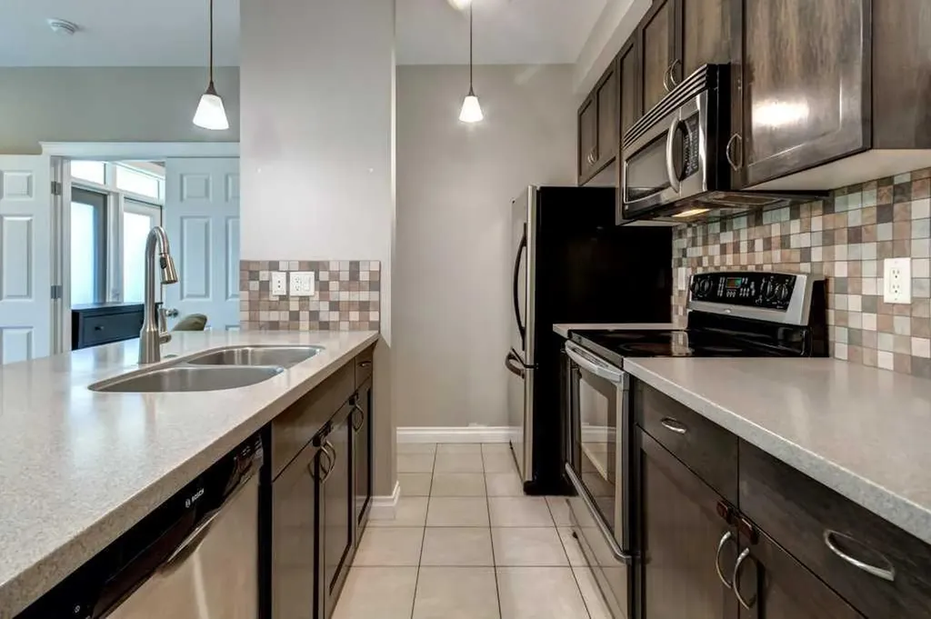 2 Hemlock Crescent SW Calgary AB T3C 2Z1