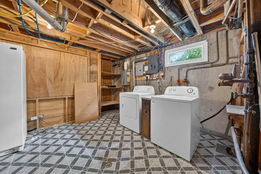 135 Huntcroft Way NE Calgary AB T2K 4E4