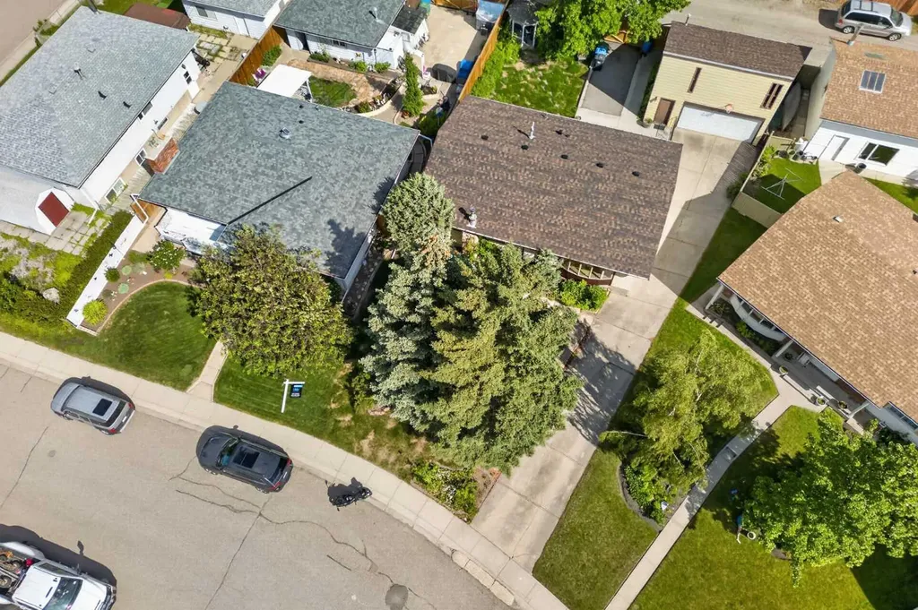 135 Huntcroft Way NE Calgary AB T2K 4E4