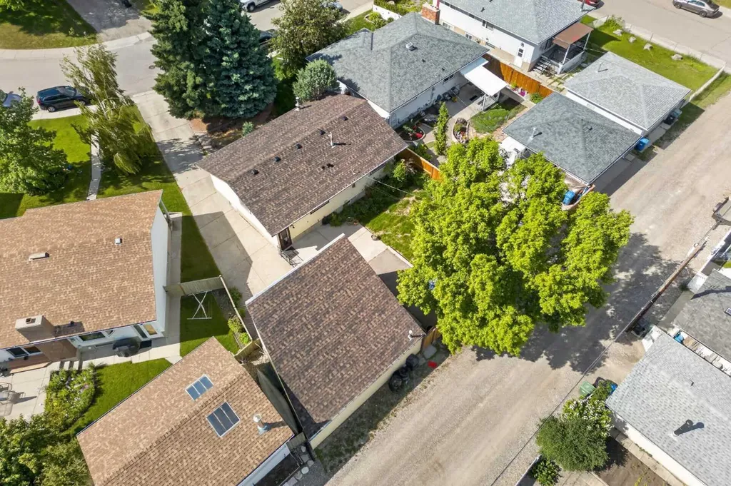 135 Huntcroft Way NE Calgary AB T2K 4E4