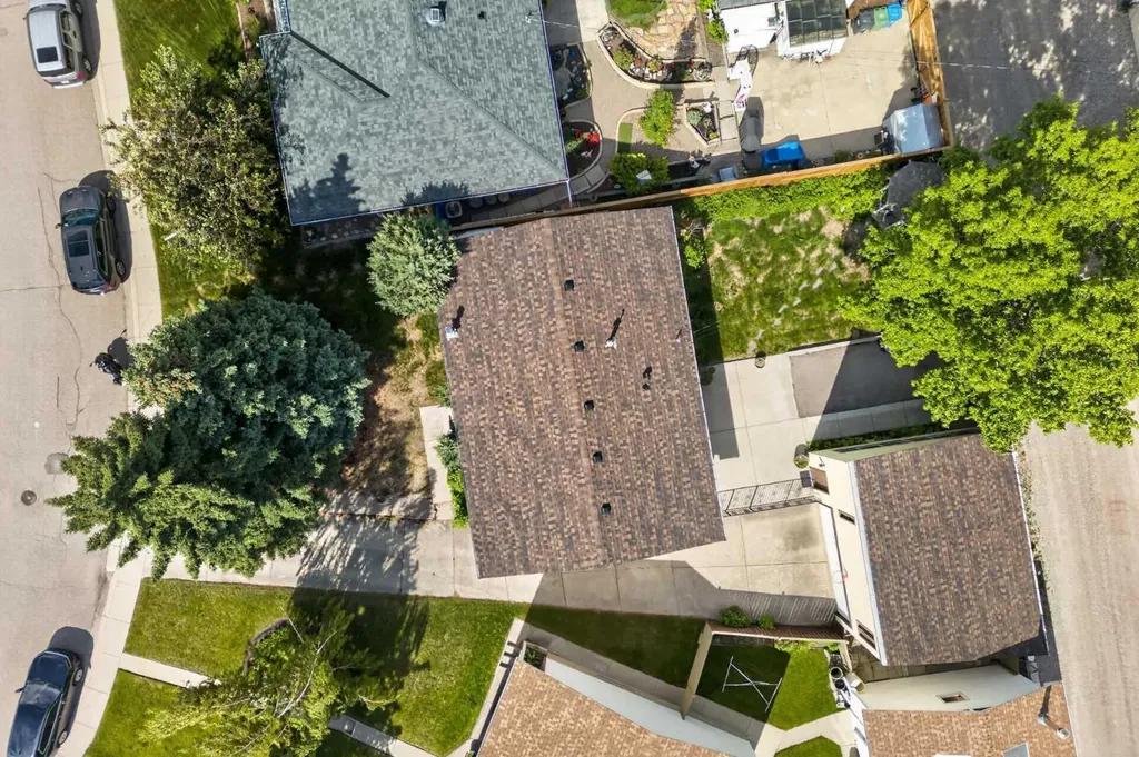 135 Huntcroft Way NE Calgary AB T2K 4E4