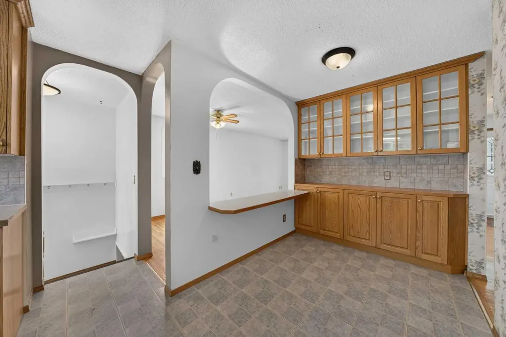135 Huntcroft Way NE Calgary AB T2K 4E4
