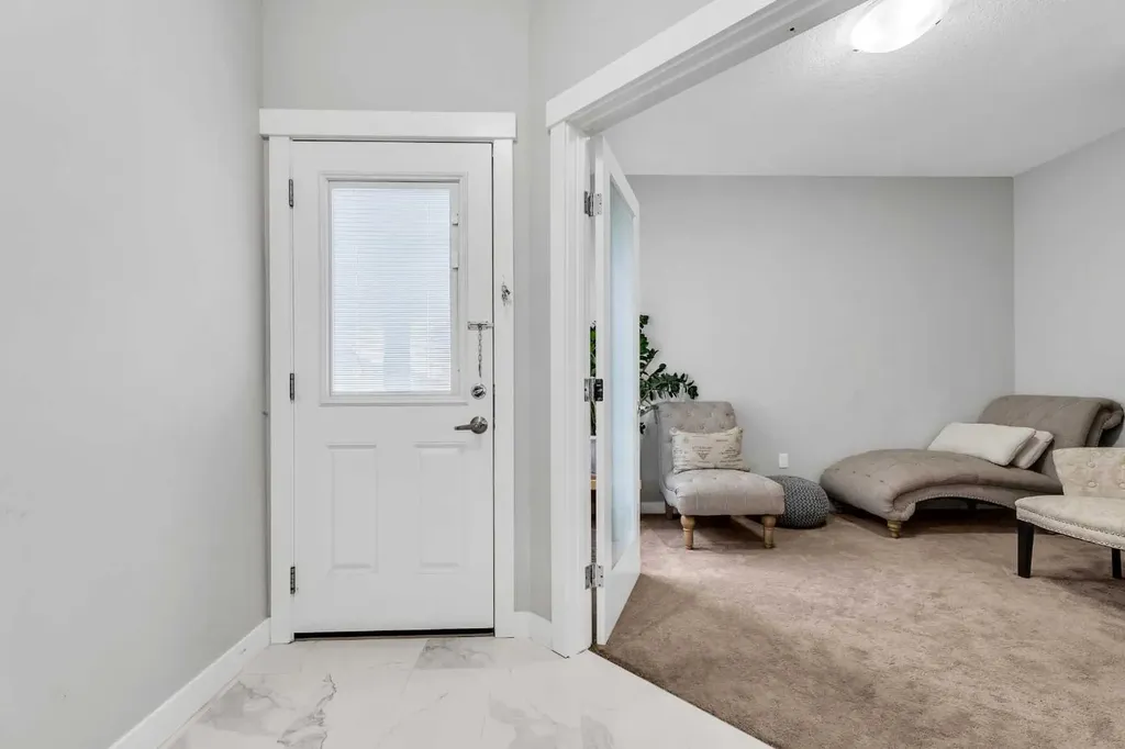 236 Nolanhurst Crescent NW Calgary AB T3R 0Z4
