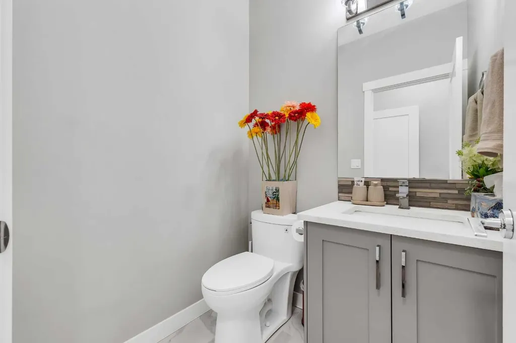 236 Nolanhurst Crescent NW Calgary AB T3R 0Z4