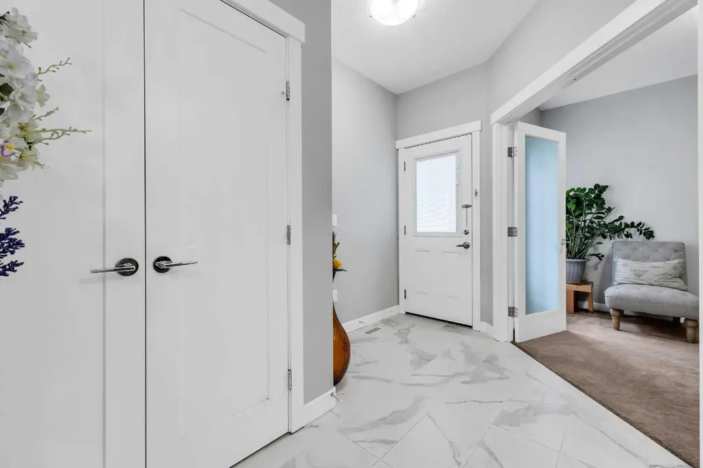 236 Nolanhurst Crescent NW Calgary AB T3R 0Z4