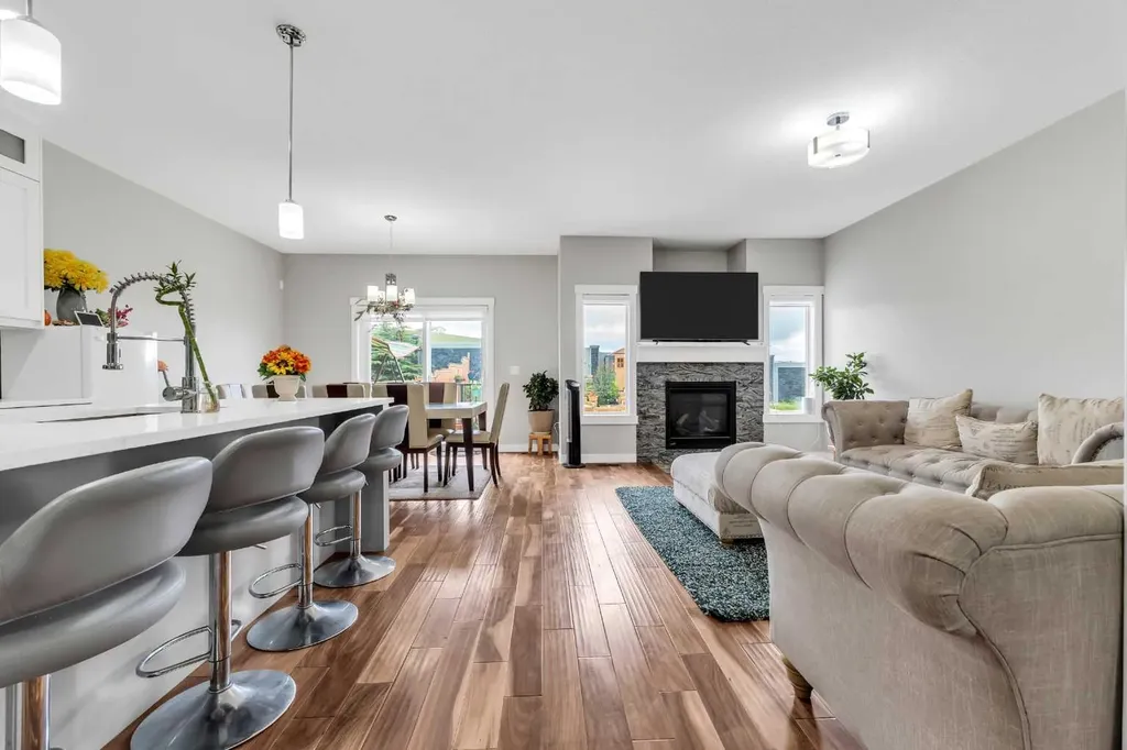 236 Nolanhurst Crescent NW Calgary AB T3R 0Z4
