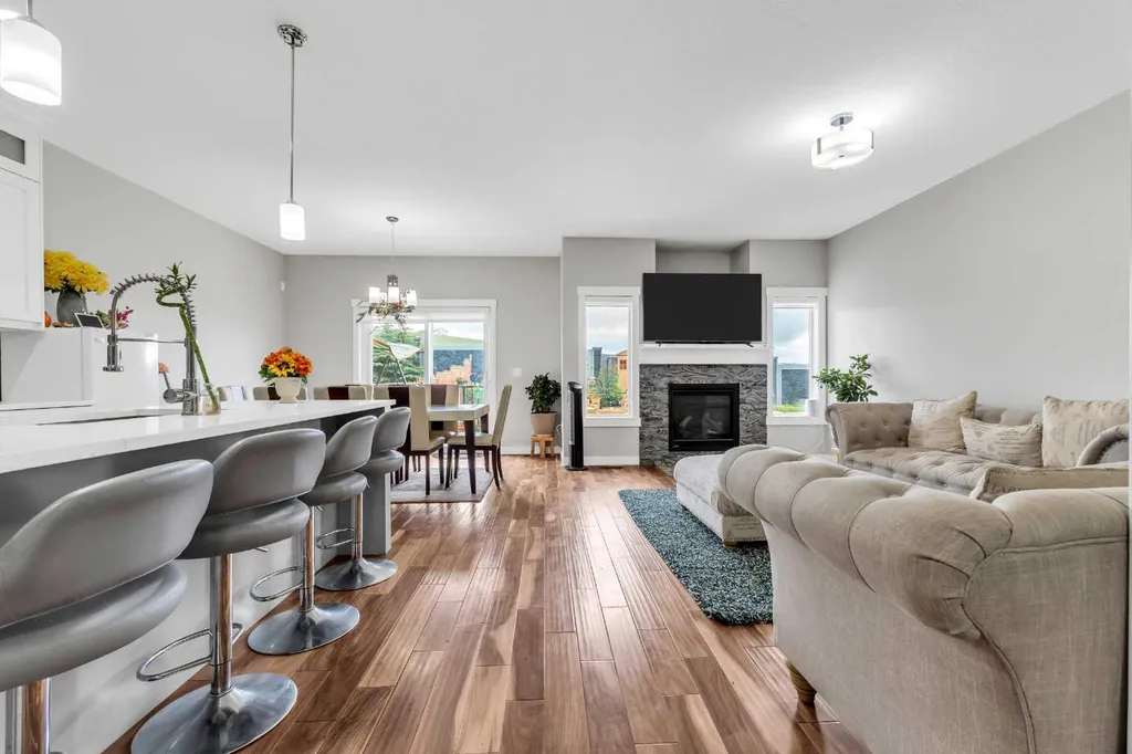 236 Nolanhurst Crescent NW Calgary AB T3R 0Z4