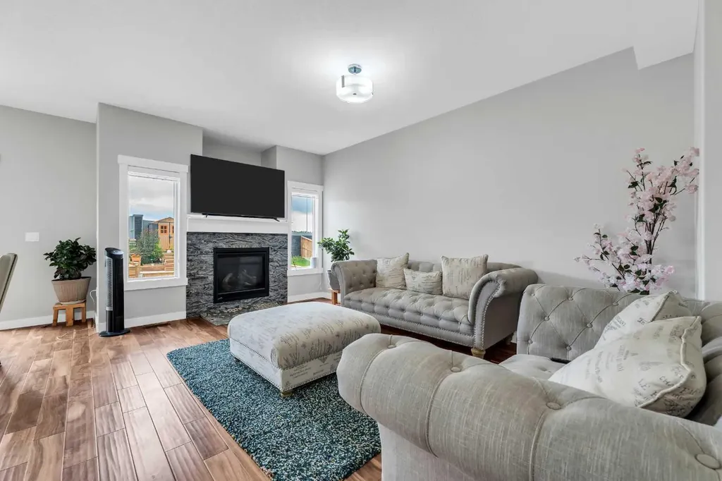 236 Nolanhurst Crescent NW Calgary AB T3R 0Z4