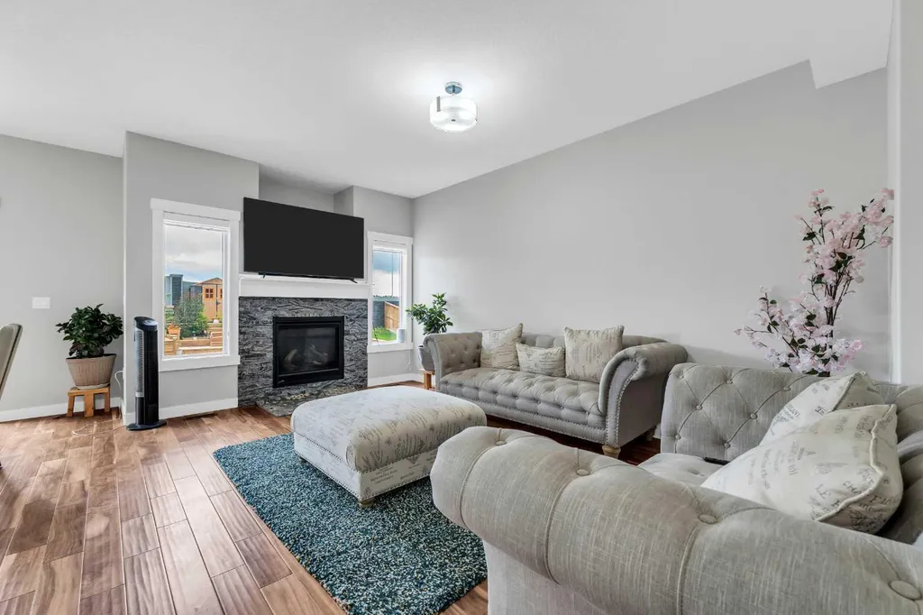 236 Nolanhurst Crescent NW Calgary AB T3R 0Z4