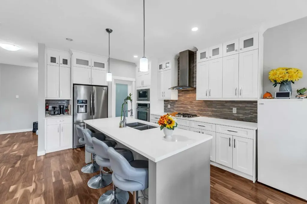 236 Nolanhurst Crescent NW Calgary AB T3R 0Z4