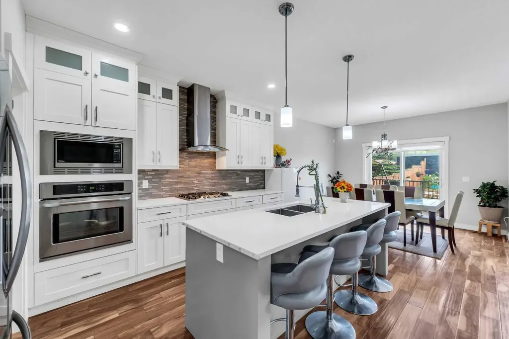 236 Nolanhurst Crescent NW Calgary AB T3R 0Z4