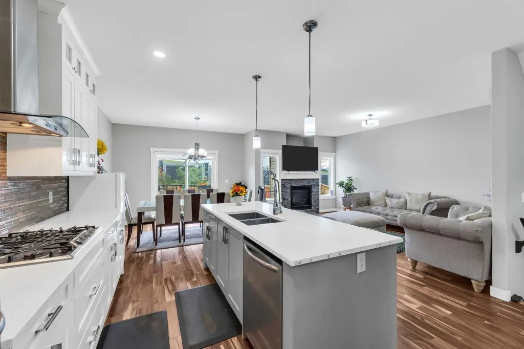 236 Nolanhurst Crescent NW Calgary AB T3R 0Z4