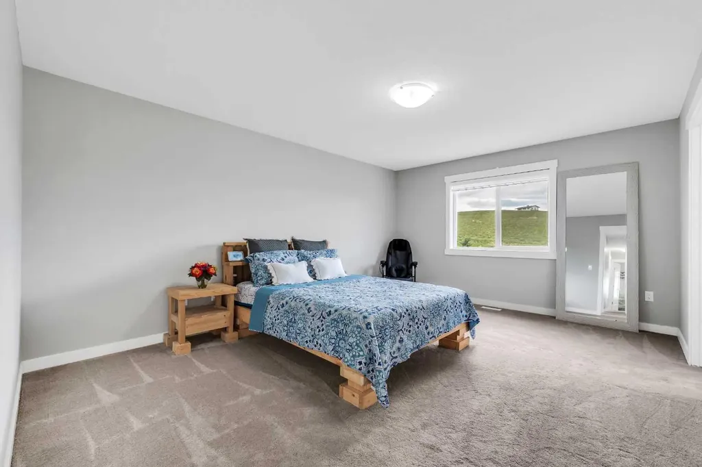 236 Nolanhurst Crescent NW Calgary AB T3R 0Z4