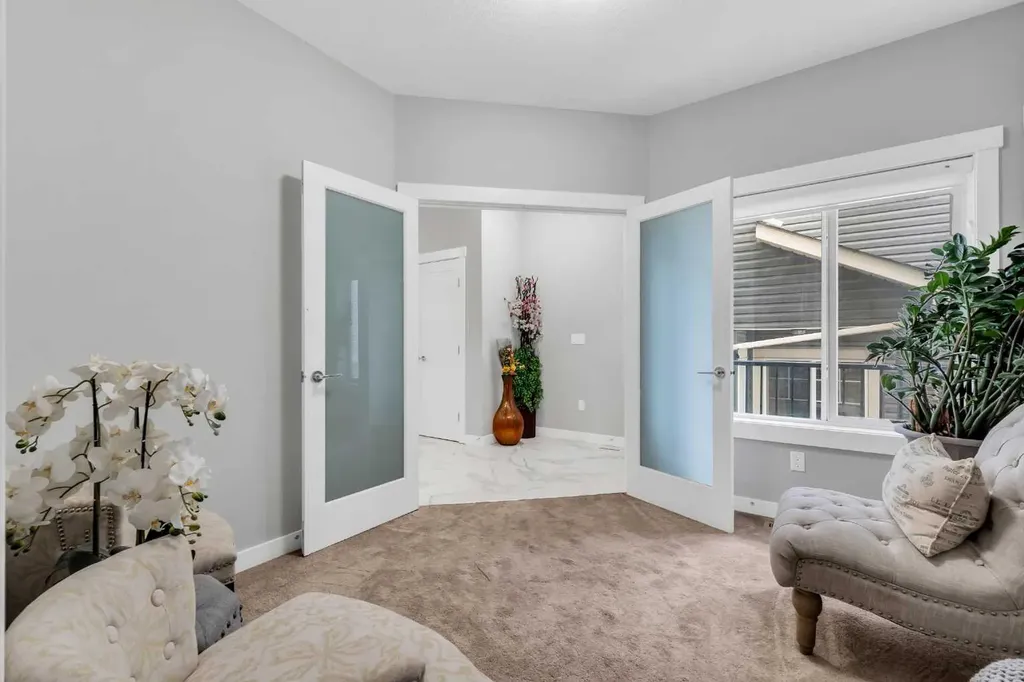 236 Nolanhurst Crescent NW Calgary AB T3R 0Z4