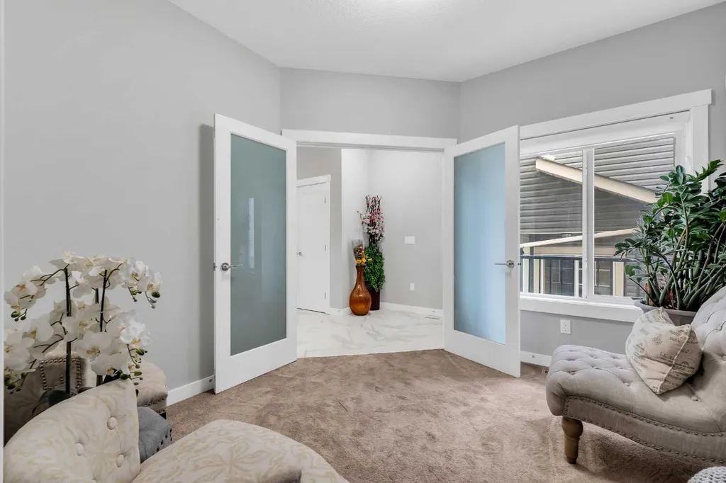 236 Nolanhurst Crescent NW Calgary AB T3R 0Z4