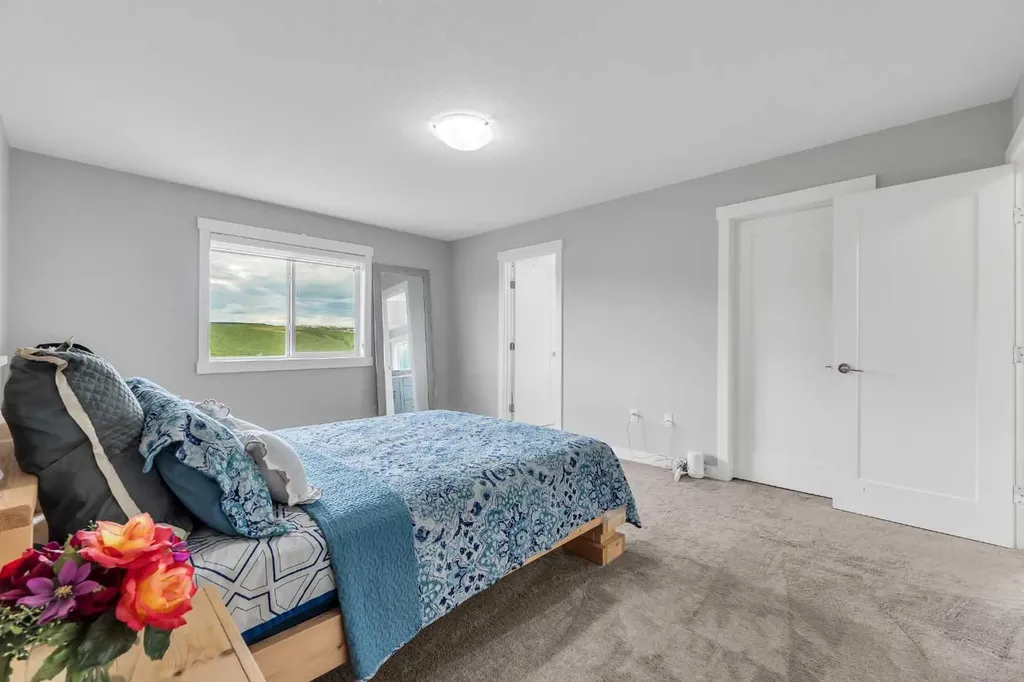 236 Nolanhurst Crescent NW Calgary AB T3R 0Z4