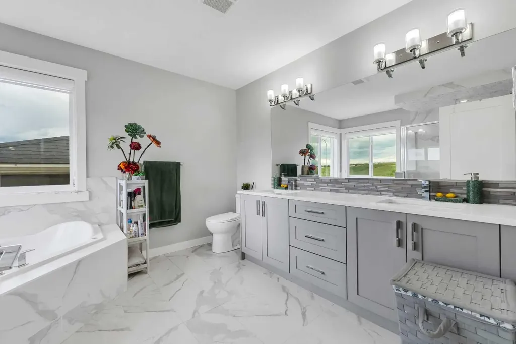236 Nolanhurst Crescent NW Calgary AB T3R 0Z4