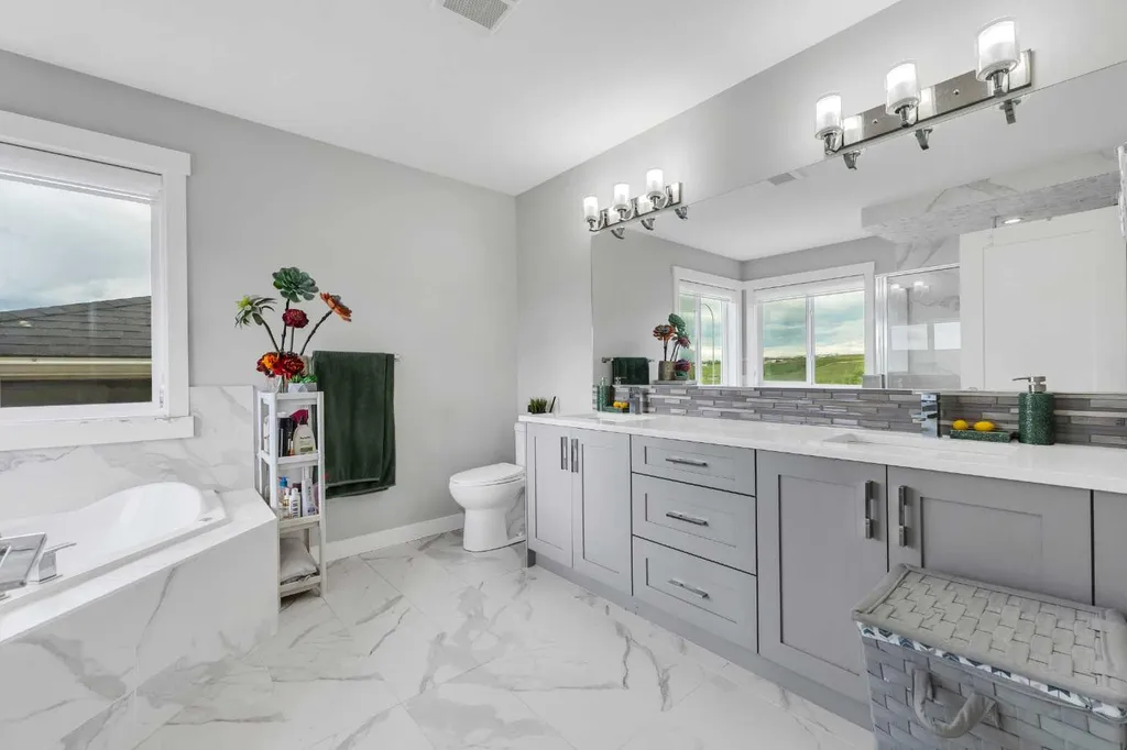 236 Nolanhurst Crescent NW Calgary AB T3R 0Z4