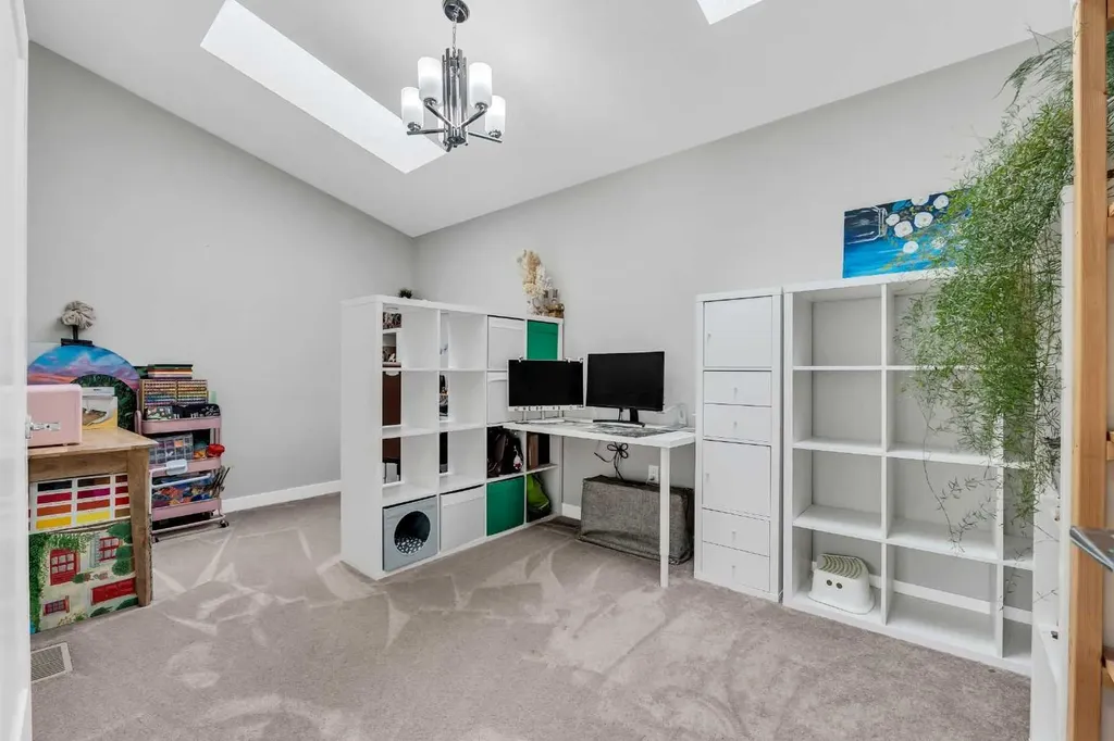 236 Nolanhurst Crescent NW Calgary AB T3R 0Z4