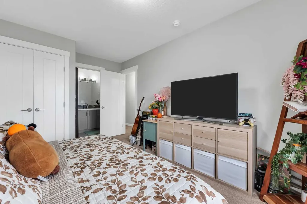236 Nolanhurst Crescent NW Calgary AB T3R 0Z4
