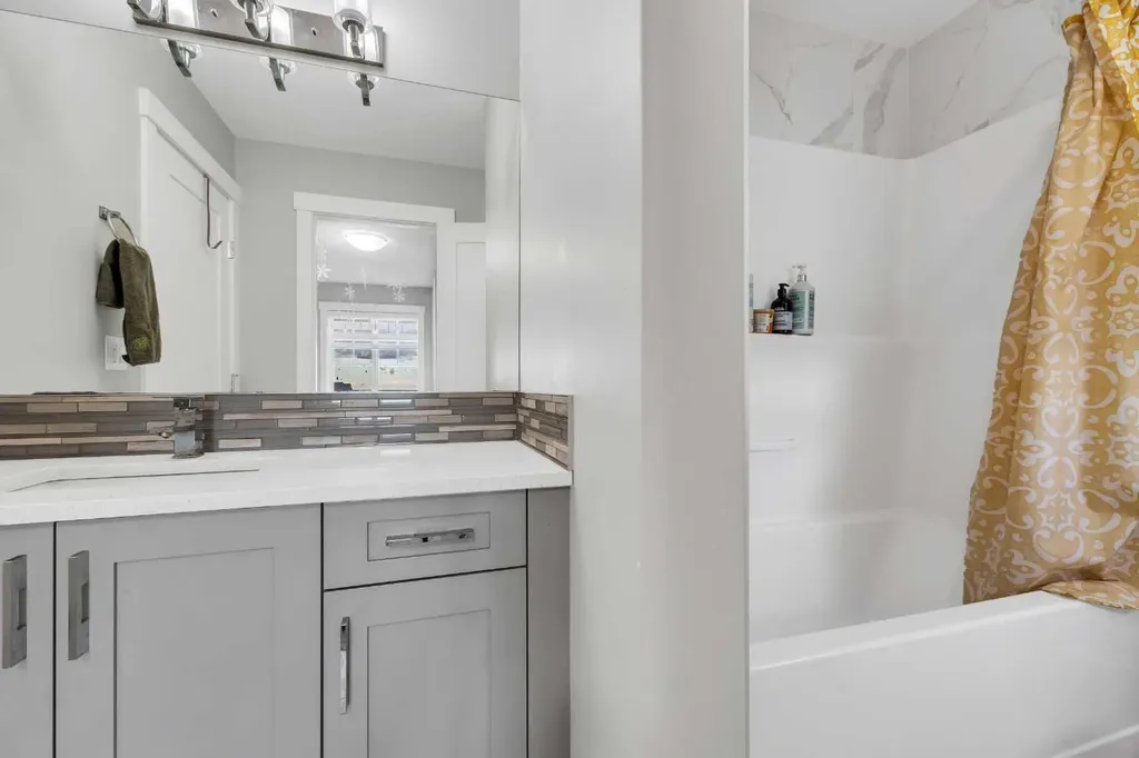 236 Nolanhurst Crescent NW Calgary AB T3R 0Z4