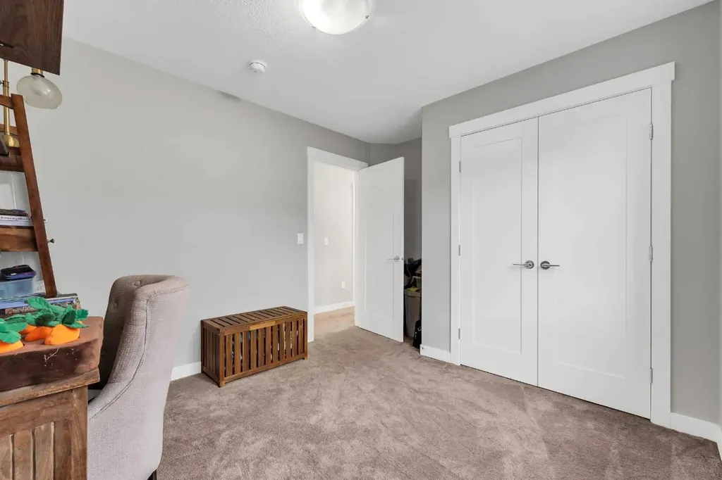 236 Nolanhurst Crescent NW Calgary AB T3R 0Z4