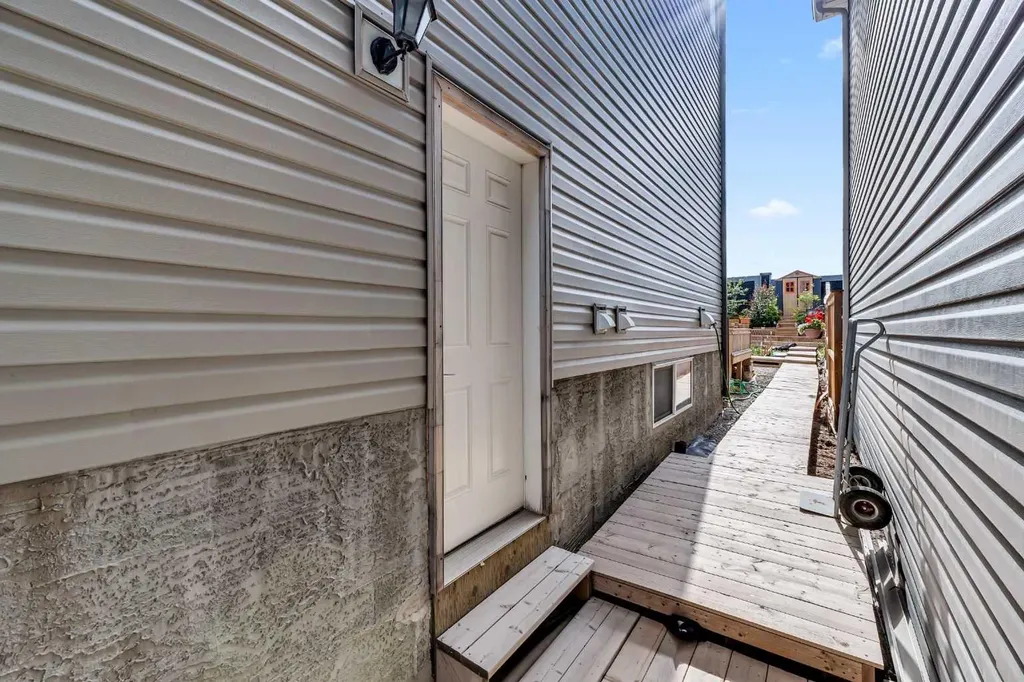 236 Nolanhurst Crescent NW Calgary AB T3R 0Z4