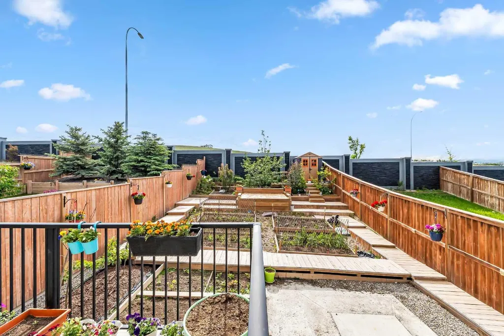 236 Nolanhurst Crescent NW Calgary AB T3R 0Z4