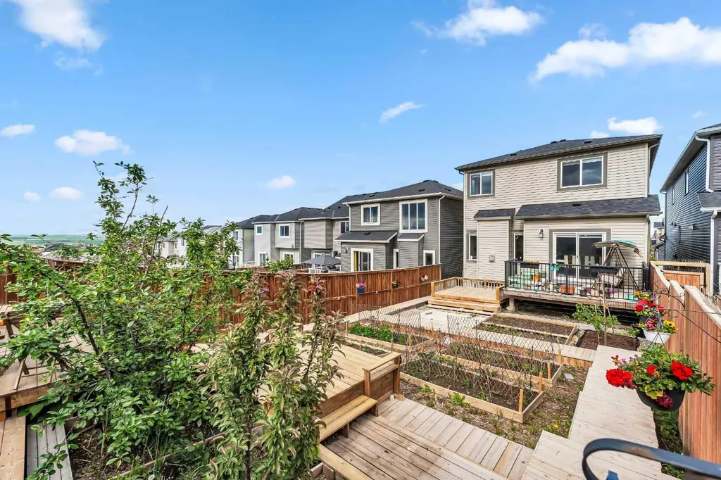 236 Nolanhurst Crescent NW Calgary AB T3R 0Z4