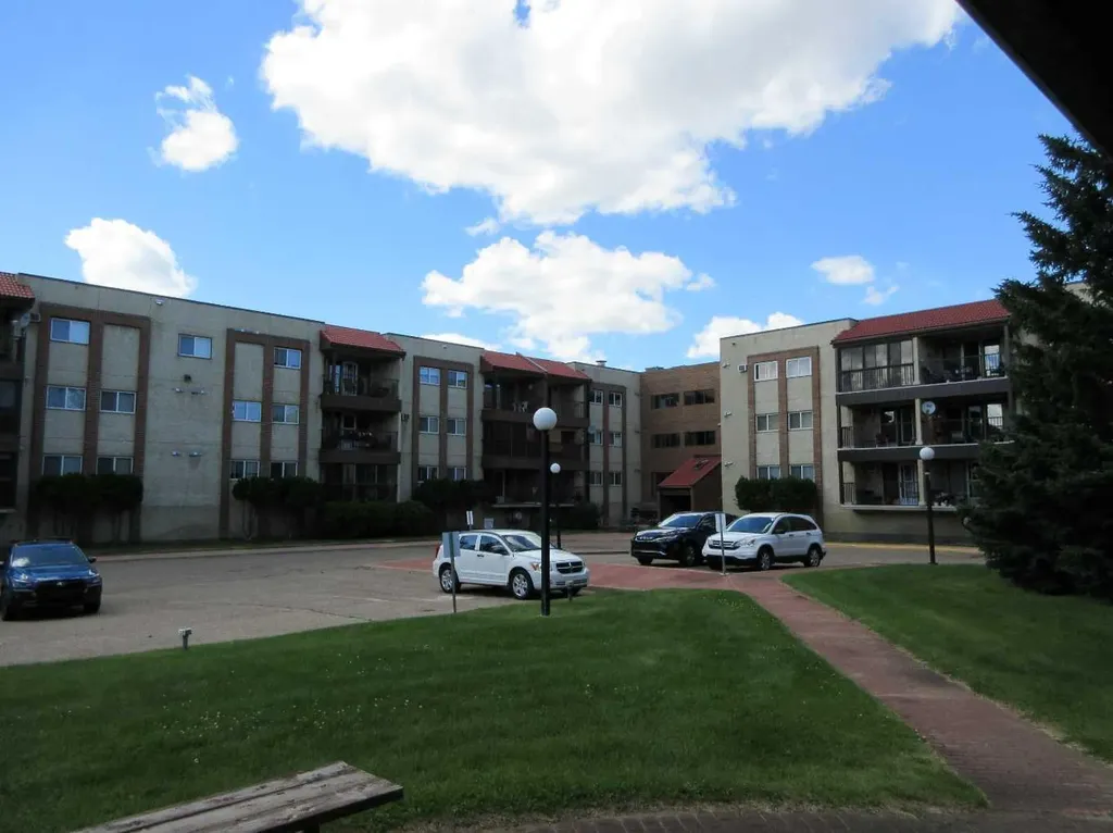 3090 15 Avenue SE Medicine Hat AB T1B 3Z3