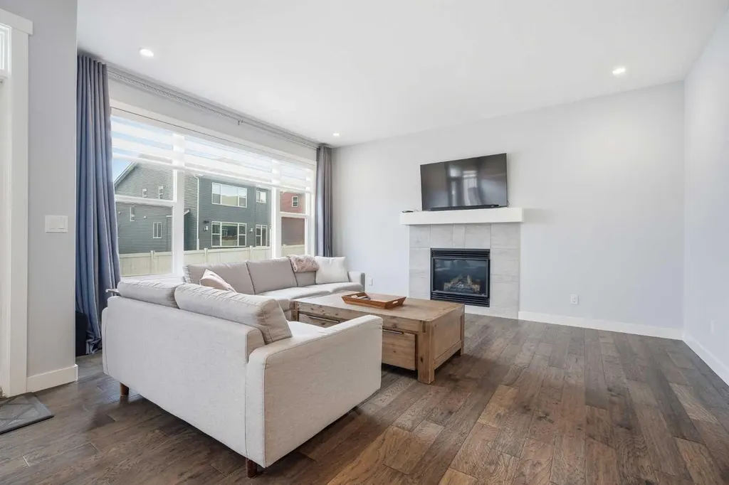 452 Evansglen Drive NW Calgary AB T3P 0P6