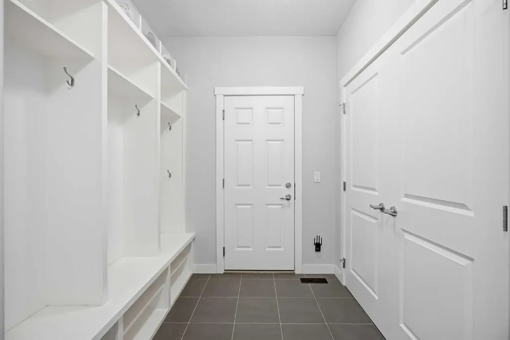 452 Evansglen Drive NW Calgary AB T3P 0P6
